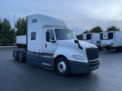 International LT625 Sleeper Semi Truck - 73" Integral Sleeper, Cummins 450HP, 12 Speed Automatic