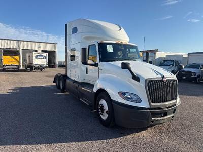 International LT625 Sleeper Semi Truck - 73" Integral Sleeper, Cummins 450HP, 12 Speed Automatic