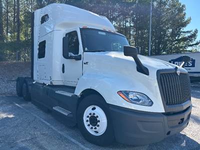 International LT625 Sleeper Semi Truck - 73" Integral Sleeper, Cummins 450HP, 12 Speed Automatic