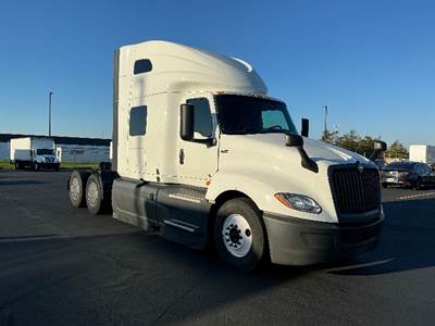 International LT625 Sleeper Semi Truck - 73" Integral Sleeper, Cummins 450HP, 12 Speed Automatic