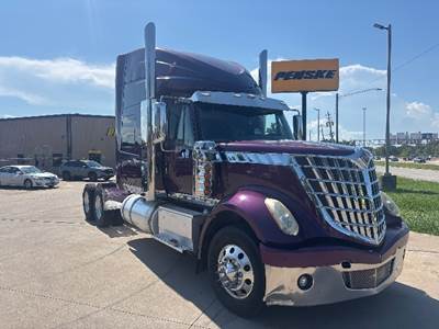 International LoneStar Sleeper Semi Truck - 72" Integral Sleeper, Cummins 500HP, 13 Speed Manual