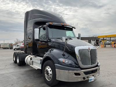 International RH613 Sleeper Semi Truck - 56" Integral Sleeper, 450HP, 10 Speed Automatic