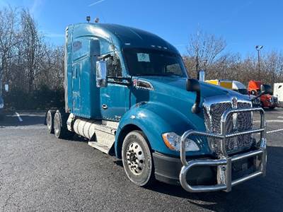 Kenworth T680 Sleeper Semi Truck - 76" Integral Sleeper, Paccar 455HP, 12 Speed Automatic