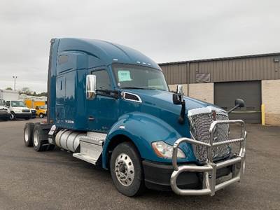 Kenworth T680 Sleeper Semi Truck - 76" Integral Sleeper, Paccar 455HP, 12 Speed Automatic