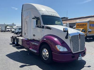 Kenworth T680 Sleeper Semi Truck - Integral Sleeper, Cummins 500HP, 10 Speed Manual
