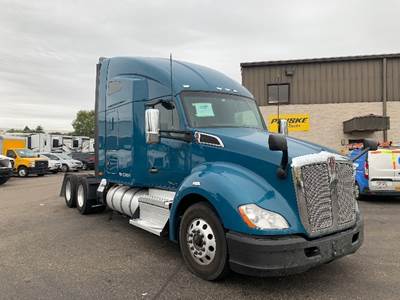 Kenworth T680 Sleeper Semi Truck - 76" Integral Sleeper, Paccar 455HP, 12 Speed Automatic