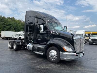 Kenworth T680 Single Axle Sleeper Semi Truck - 38" Integral Sleeper, Cummins 500HP, 18 Speed Manual