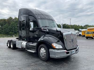 Kenworth T680 Single Axle Sleeper Semi Truck - 38" Integral Sleeper, Cummins 500HP, 18 Speed Manual