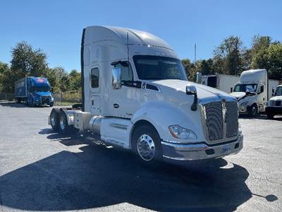Kenworth T680 Sleeper Semi Truck - 38" Integral Sleeper, Cummins 500HP, 18 Speed Manual