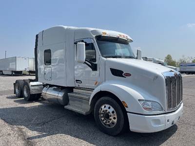 Peterbilt 579 Sleeper Semi Truck - 72" Integral Sleeper, Paccar 455HP, 10 Speed Automatic
