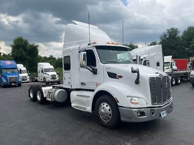 Peterbilt 579 Sleeper Semi Truck - 44" Integral Sleeper, Paccar 510HP, 18 Speed Manual