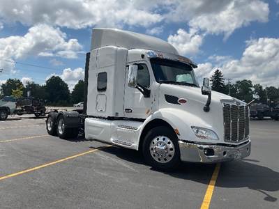 Peterbilt 579 Sleeper Semi Truck - Integral Sleeper, Paccar 510HP, 18 Speed Manual