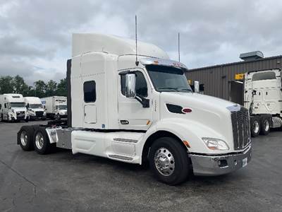 Peterbilt 579 Sleeper Semi Truck - 58" Integral Sleeper, Paccar 510HP, 18 Speed Manual