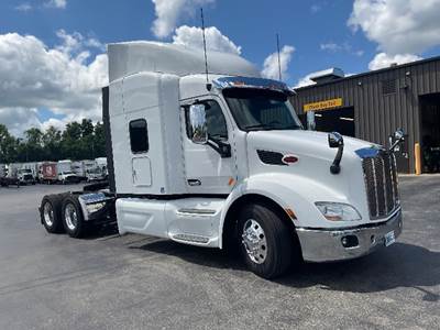 Peterbilt 579 Sleeper Semi Truck - 58" Integral Sleeper, Paccar 510HP, 18 Speed Manual
