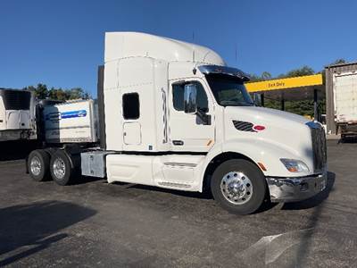 Peterbilt 579 Sleeper Semi Truck - 58" Integral Sleeper, Paccar 510HP, 18 Speed Manual