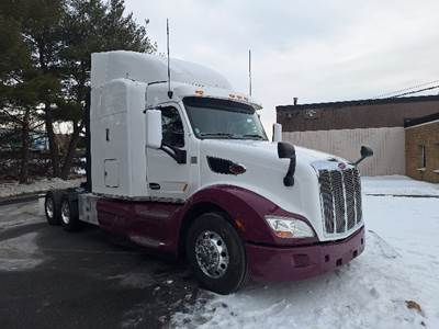 Peterbilt 579 Sleeper Semi Truck - 58" Integral Sleeper, Cummins 500HP, 13 Speed Manual