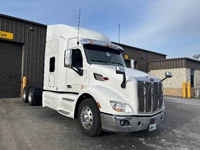 Peterbilt 579 Sleeper Semi Truck - 58" Integral Sleeper, Paccar 510HP, 18 Speed Manual
