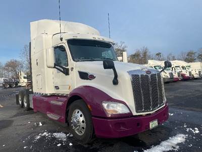 Peterbilt 579 Sleeper Semi Truck - Integral Sleeper, Cummins 500HP, 13 Speed Manual