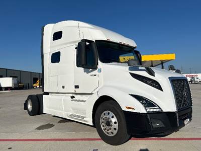 Volvo VNL42760 Single Axle Sleeper Semi Truck - 70" Integral Sleeper, 405HP, 12 Speed Automatic
