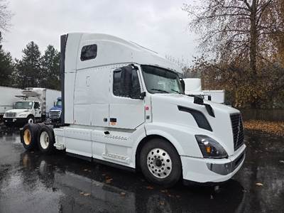 Volvo VNL64670 Sleeper Semi Truck - 61" Integral Sleeper, Cummins