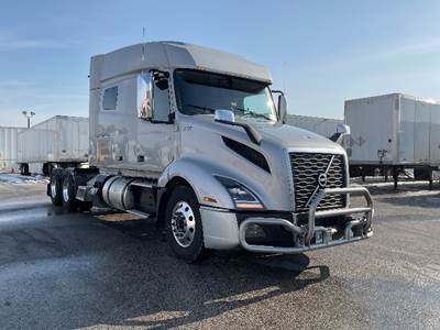 Volvo VNL64740 Sleeper Semi Truck - 70" Integral Sleeper, 455HP, 12 Speed Automatic