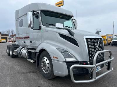 Volvo VNL64740 Sleeper Semi Truck - 70" Integral Sleeper, 455HP, 12 Speed Automatic