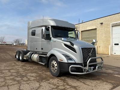 Volvo VNL64740 Sleeper Semi Truck - 70" Integral Sleeper, 455HP, 12 Speed Automatic