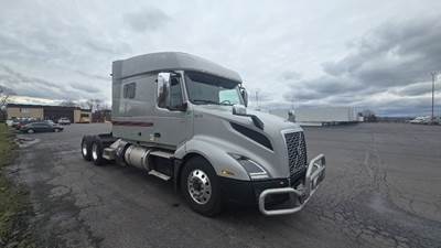 Volvo VNL64740 Sleeper Semi Truck - 70" Integral Sleeper, 455HP, 12 Speed Automatic