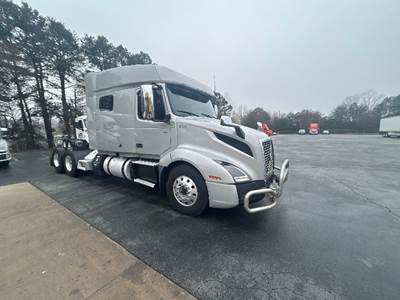 Volvo VNL64740 Sleeper Semi Truck - 70" Integral Sleeper, 455HP, 12 Speed Automatic