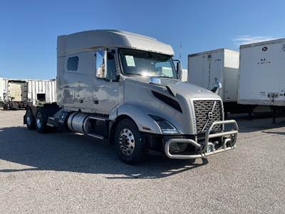Volvo VNL64740 Sleeper Semi Truck - 70" Integral Sleeper, 455HP, 12 Speed Automatic
