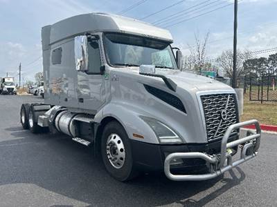 Volvo VNL64740 Sleeper Semi Truck - 70" Integral Sleeper, 455HP, 12 Speed Automatic