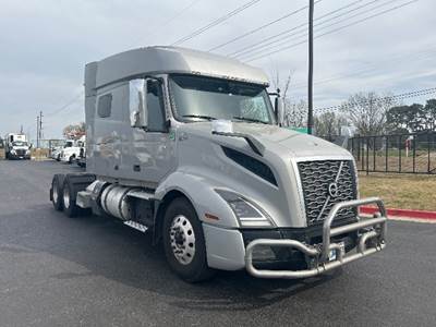 Volvo VNL64740 Sleeper Semi Truck - 70" Integral Sleeper, 455HP, 12 Speed Automatic