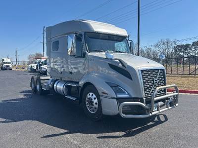 Volvo VNL64740 Sleeper Semi Truck - 70" Integral Sleeper, 455HP, 12 Speed Automatic