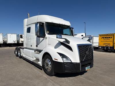 Volvo VNL64740 Sleeper Semi Truck - 70" Integral Sleeper, 455HP, 12 Speed Automatic