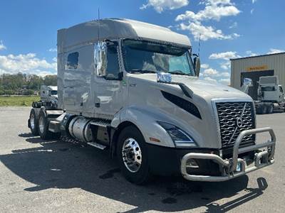 Volvo VNL64740 Sleeper Semi Truck - 70" Integral Sleeper, 455HP, 12 Speed Automatic