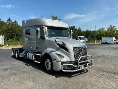 Volvo VNL64740 Sleeper Semi Truck - 70" Integral Sleeper, 455HP, 12 Speed Automatic