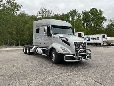 Volvo VNL64740 Sleeper Semi Truck - 70" Integral Sleeper, 455HP, 12 Speed Automatic
