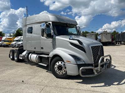 Volvo VNL64740 Sleeper Semi Truck - 70" Integral Sleeper, 455HP, 12 Speed Automatic