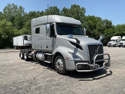Volvo VNL64740 Sleeper Semi Truck - 70" Integral Sleeper, 455HP, 12 Speed Automatic
