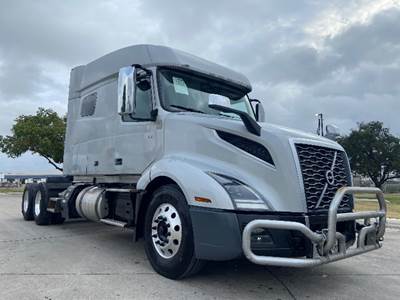 Volvo VNL64740 Sleeper Semi Truck - 70" Integral Sleeper, 455HP, 12 Speed Automatic