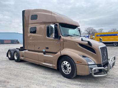 Volvo VNL64760 Sleeper Semi Truck - 70" Integral Sleeper, 455HP, 12 Speed Automatic