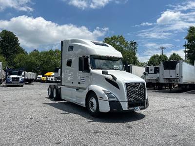 Volvo VNL64760 Sleeper Semi Truck - 70" Integral Sleeper, 455HP, 12 Speed Automatic