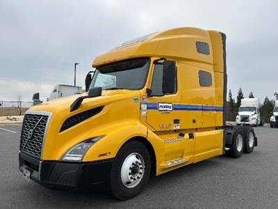 Volvo VNL64760 Sleeper Semi Truck - 70" Integral Sleeper, 455HP, 12 Speed Automatic