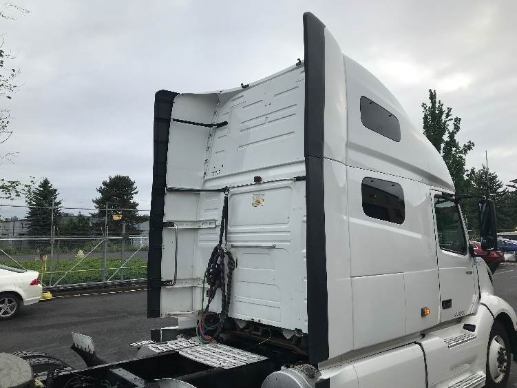 2019 Volvo VNL64760 Sleeper Semi Truck - 70