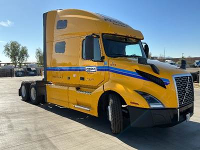 Volvo VNL64760 Sleeper Semi Truck - 70" Integral Sleeper, 455HP, 12 Speed Automatic