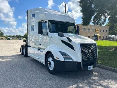 Volvo VNL64760 Sleeper Semi Truck - 70" Integral Sleeper, 455HP, 12 Speed Automatic