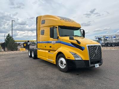 Volvo VNL64760 Sleeper Semi Truck - 70" Integral Sleeper, 455HP, 12 Speed Automatic