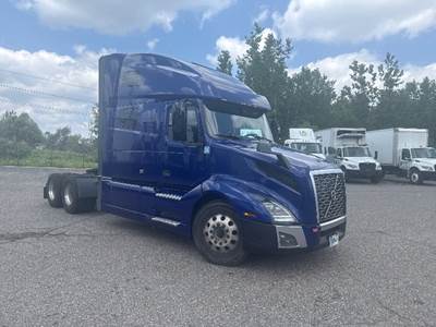 Volvo VNL64760 Sleeper Semi Truck - 70" Integral Sleeper, 455HP, 12 Speed Automatic