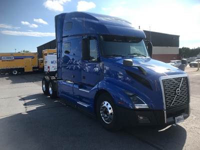 Volvo VNL64760 Sleeper Semi Truck - 70" Integral Sleeper, 455HP, 12 Speed Automatic