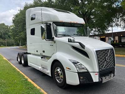 Volvo VNL64760 Sleeper Semi Truck - 70" Integral Sleeper, 455HP, 10 Speed Manual